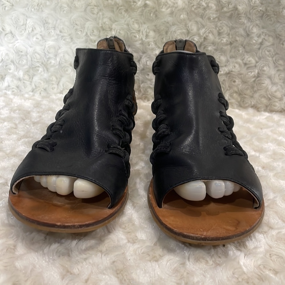 Koolaburra Santa Barbara sandals - Picture 3 of 11